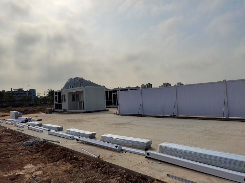 寶安區(qū)國(guó)際機(jī)場(chǎng)部分路段修建使用PVC圍擋安裝