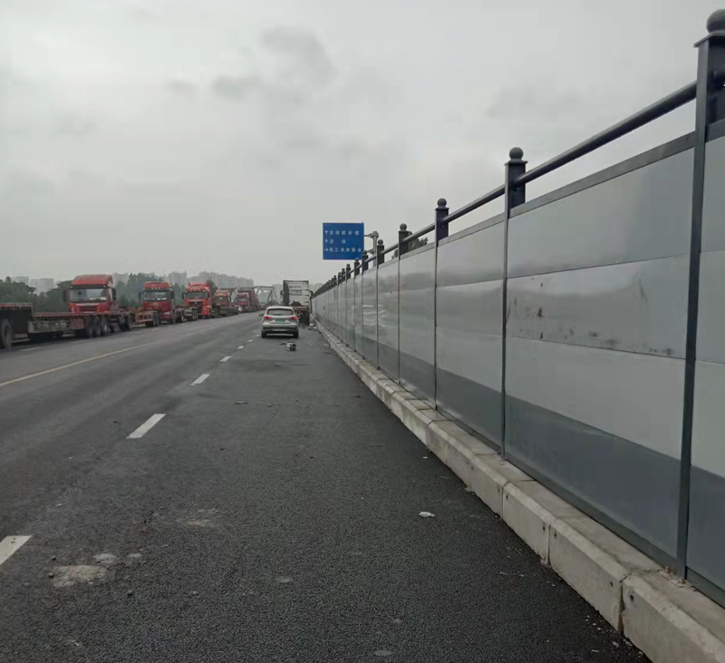 旭東C款鋼圍擋1500米，保障龍崗隔離醫(yī)院出行安全