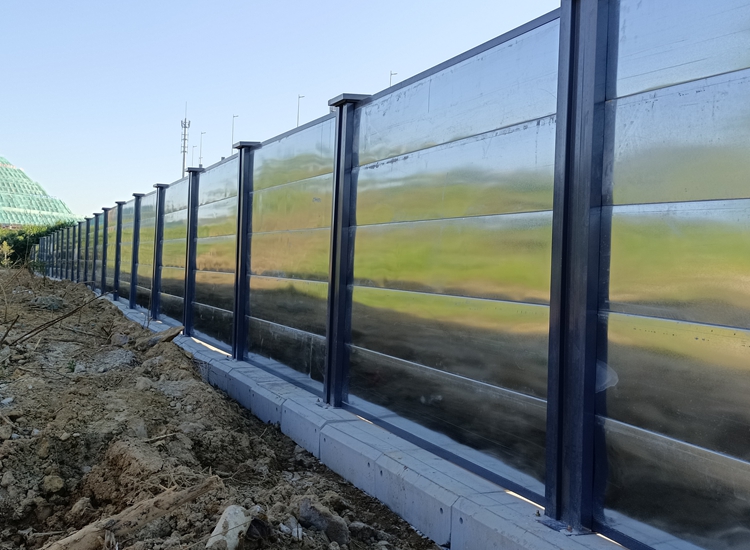 深圳圍擋廠家為你講述鋼結(jié)構(gòu)圍擋的優(yōu)點(diǎn)